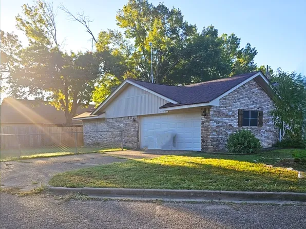 910 Saint Charles Ct, Marlin, TX 76661