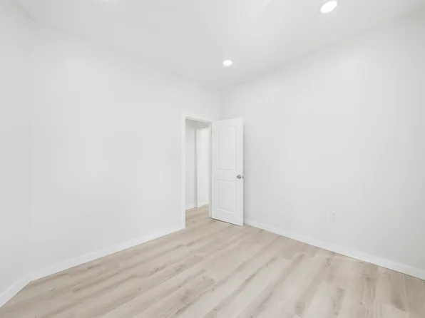 600 67th Street image 14 of 29