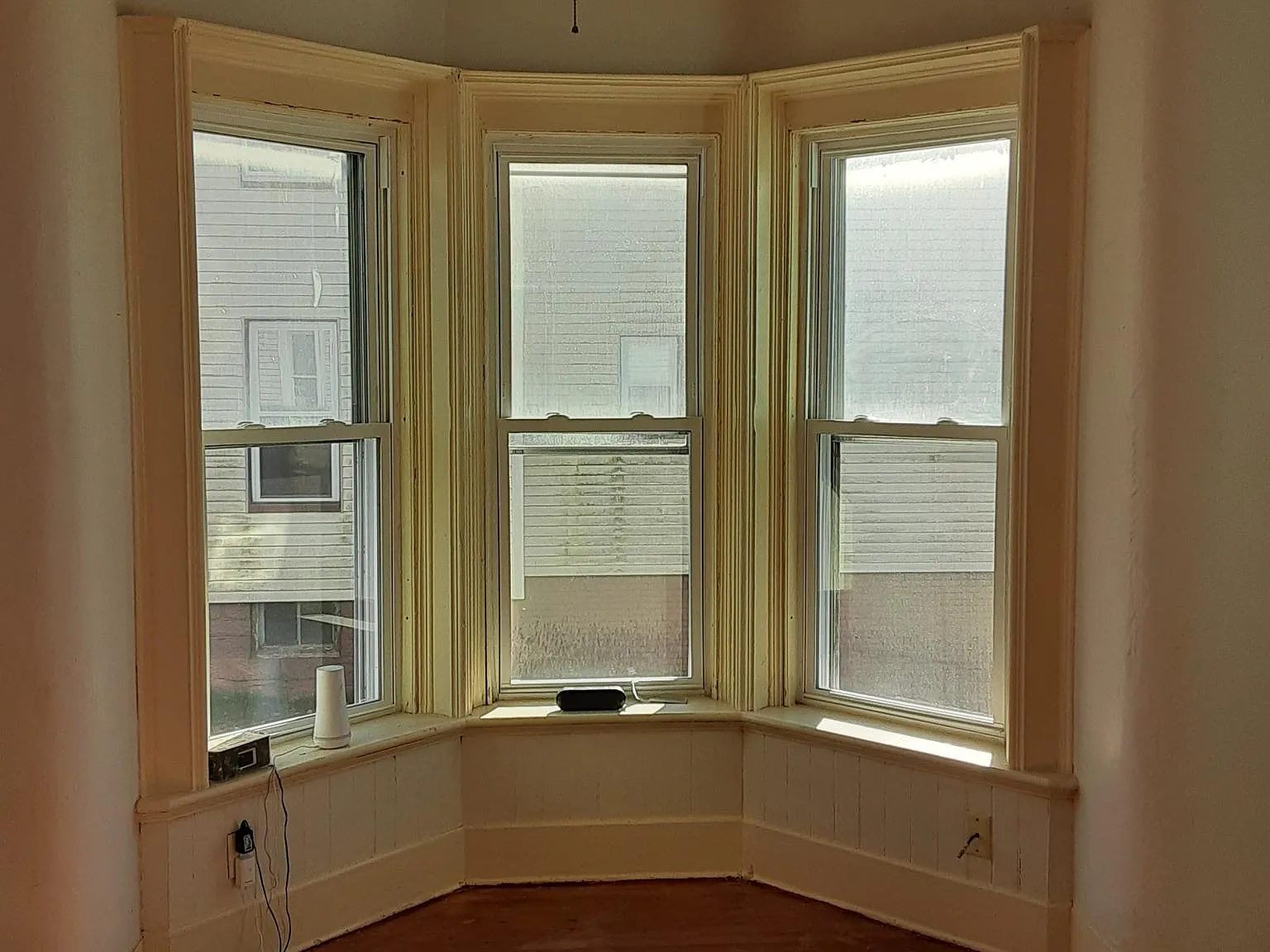 3 bed, 1.5 bath, 1200 sqft, $2,000 — Photo 3