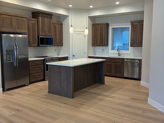 5th image of 838 Mountain View Dr