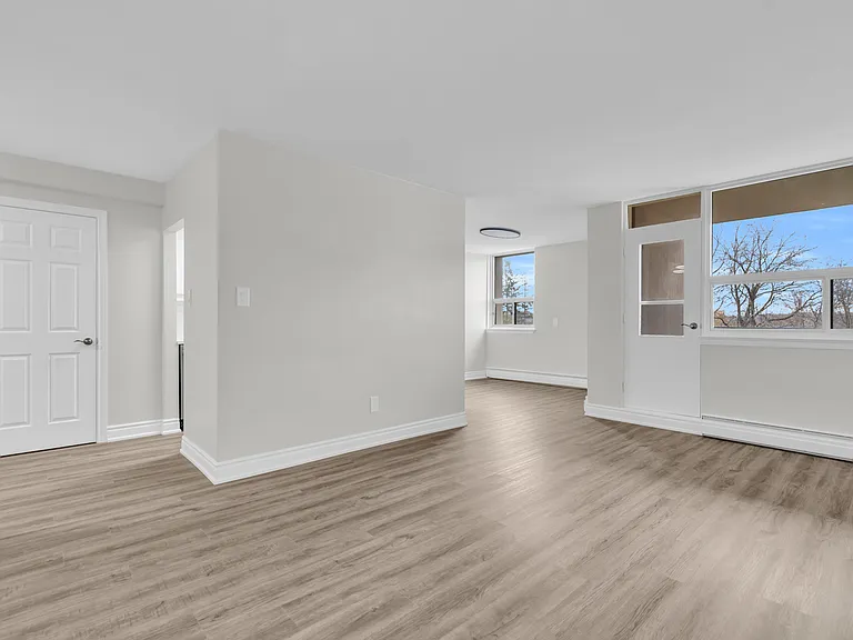 3189 King St E — Photo 7