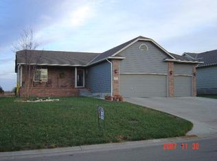 922 Cedar Brook Cir, Mulvane, KS 67110