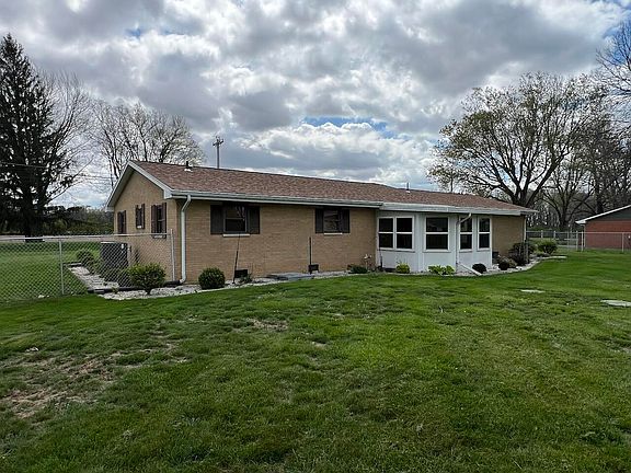 3rd image of 9480 Country Club Rd