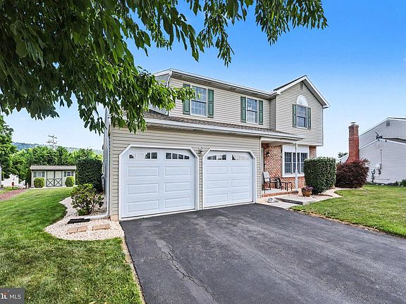 2nd image of 9 Blue Spruce Dr