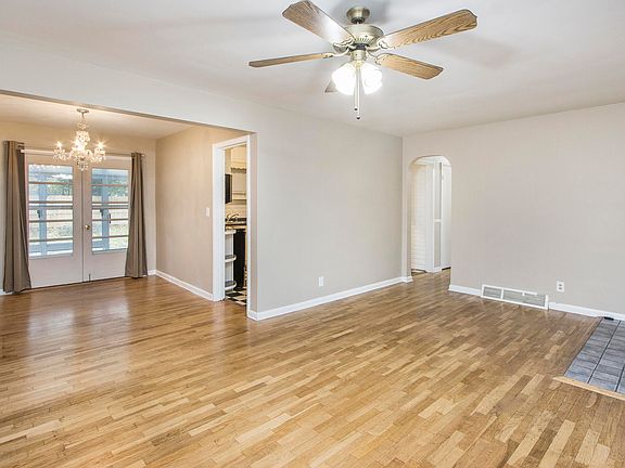 4th image of 2701 Applelane Ave