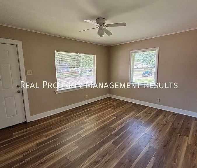 1500 S Harlan Ave #B — Photo 3