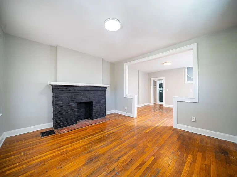 75 E Markison Ave — Photo 5