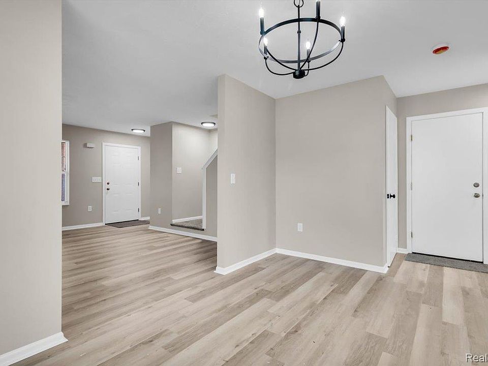 4989 Scotten St, photo 11