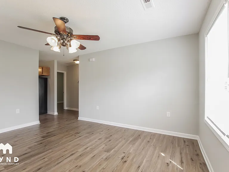 820 Clarence Jordan Ct — Photo 8