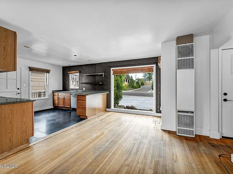 343 Mount Rose St #1 — Photo 6