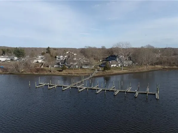 6 Whitehall Landing #6, Stonington, CT 06355