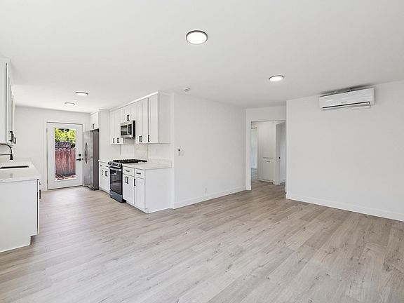 5th image of 1120 Davis St Back 1120