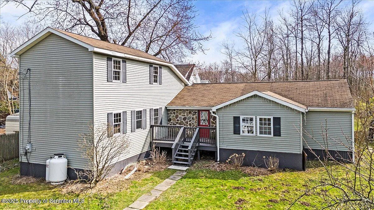 3 bed, 2.0 bath, 1867 sqft, $1,750 — Photo 1