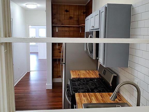 4th image of 526 E Dewey Pl APT 2