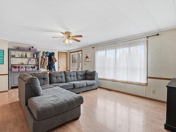 4th image of 445 Snows Cove Road