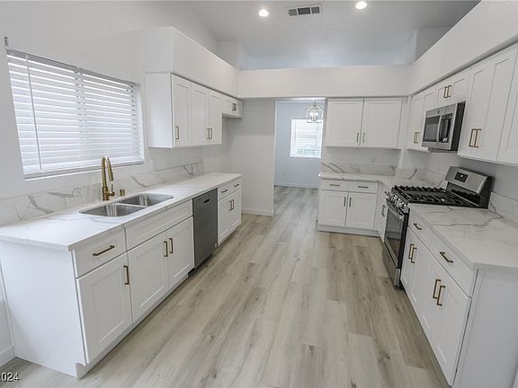 3rd image of 2490 Shatz St