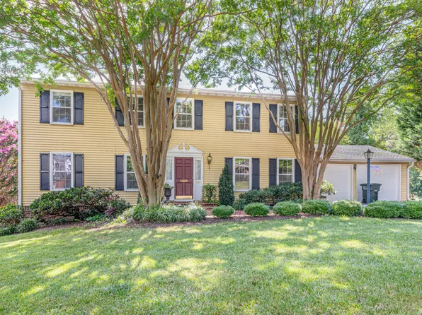 803 Red Ln, Salem, VA 24153