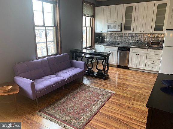 3rd image of 414 Spruce St Floor 3