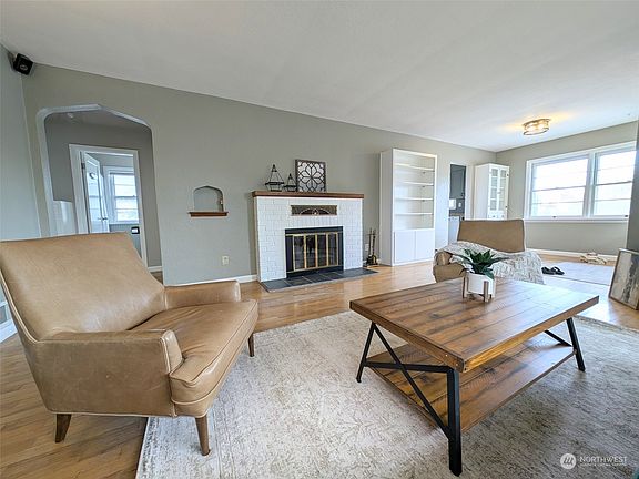 3rd image of 890 NE C Street