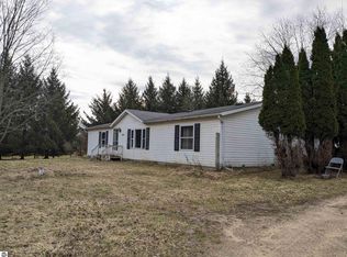 2611 W Pleasant Valley Rd, Shepherd, MI 48883