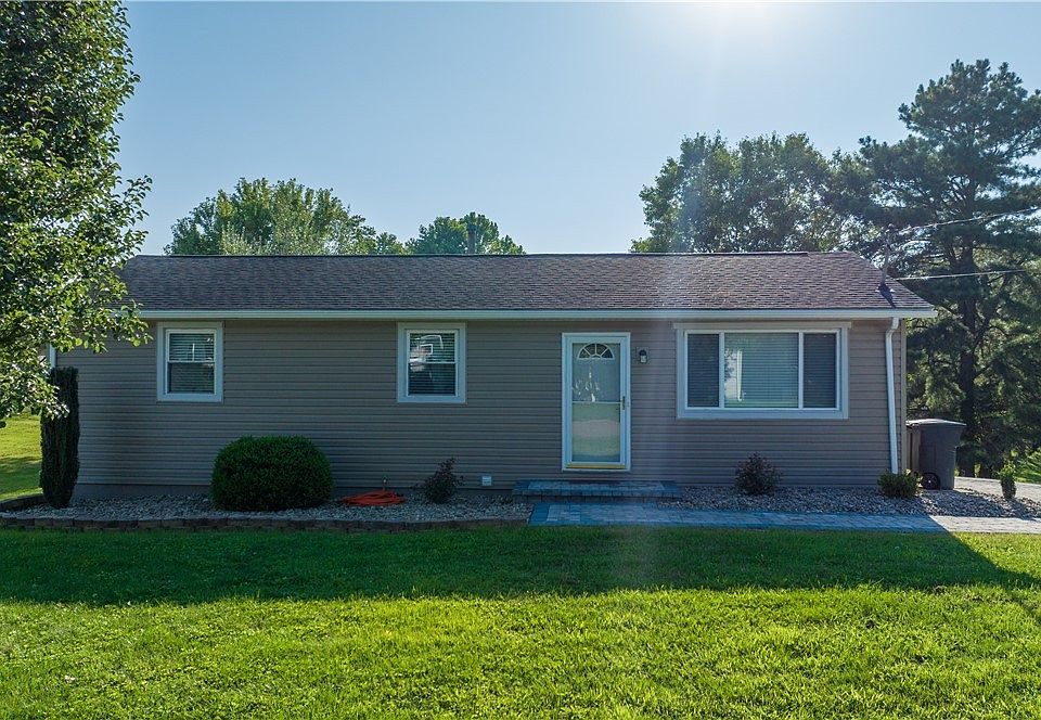 1st image of 113 Oak Dr