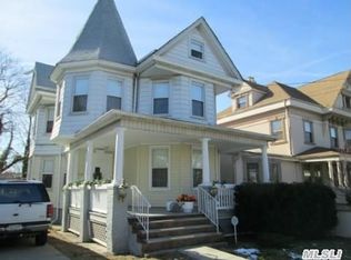 908 150th St, Whitestone, NY 11357