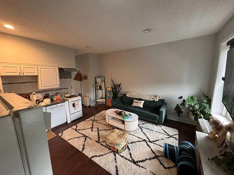828 Corinthian Ave #5 — Photo 2