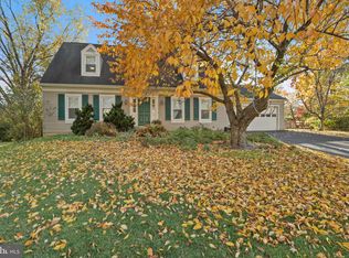 13603 White Barn Ln, Herndon, VA 20171