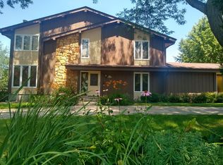 S42W25312 Dale Dr, Waukesha, WI 53189