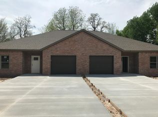 313 S Neal St, Prairie Grove, AR 72753