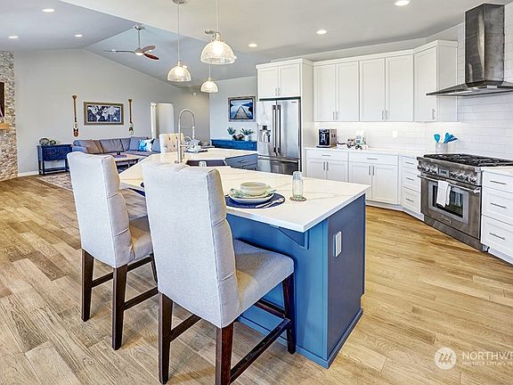 4th image of 1365 Village Heights Place