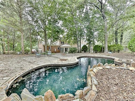3rd image of 10425 William Penn Ln