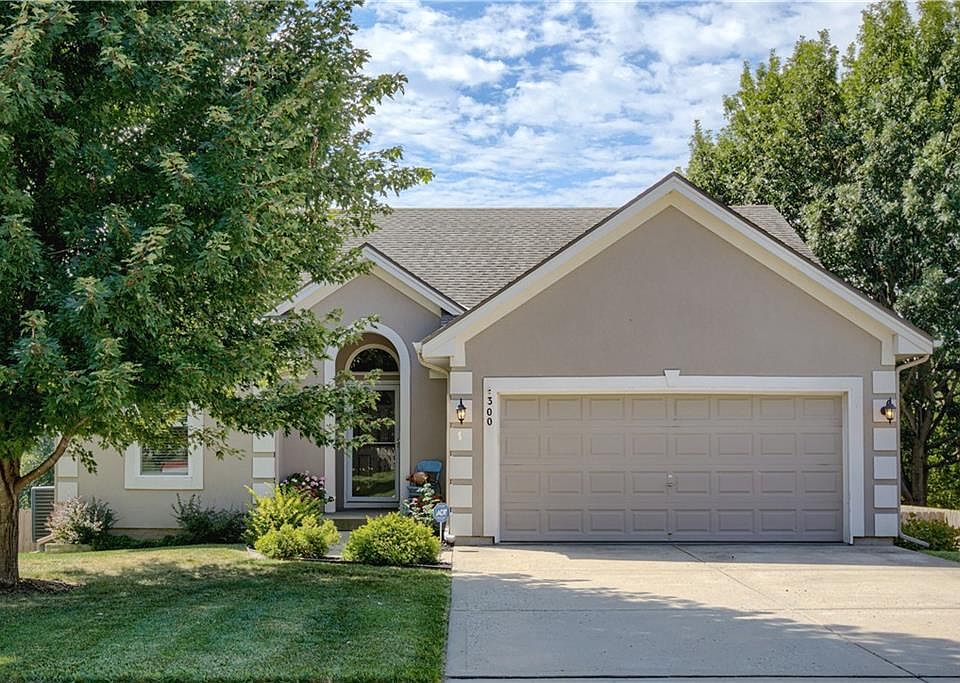 1st image of 300 Porter Dr