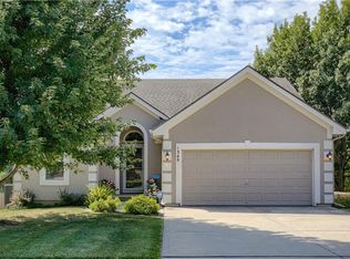 300 Porter Dr, Smithville, MO 64089