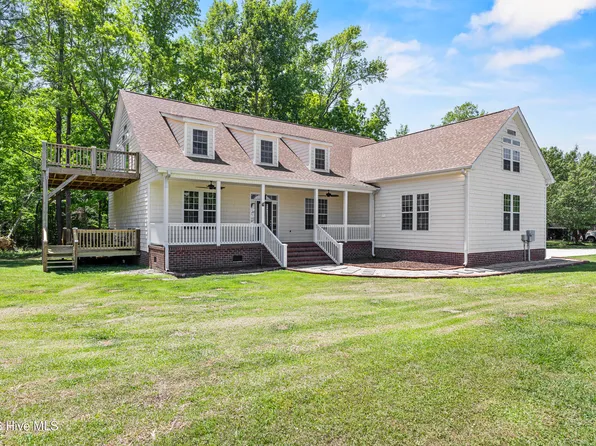 905 Charleston Place, Sneads Ferry, NC 28460