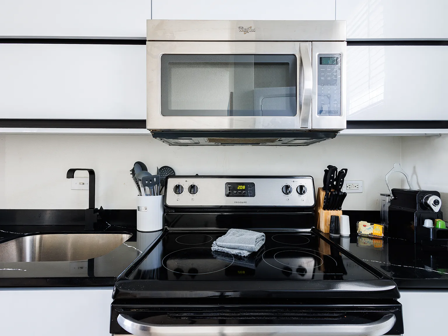 2 bed, $2,500 — Photo 4