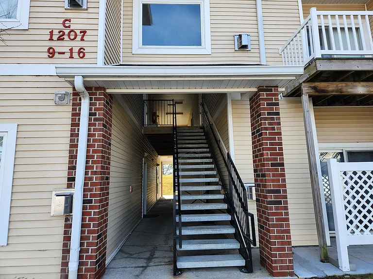 1207 NE 5th Ln #C11 — Photo 17