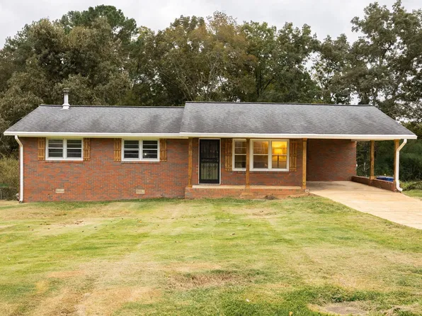 616 Windwood Dr, Anniston, AL 36206