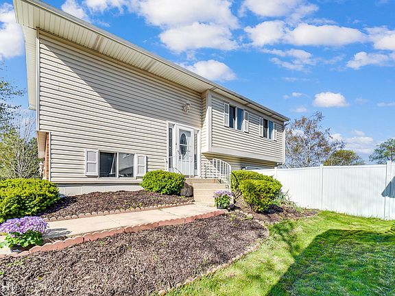 2nd image of 611 Appaloosa Ct