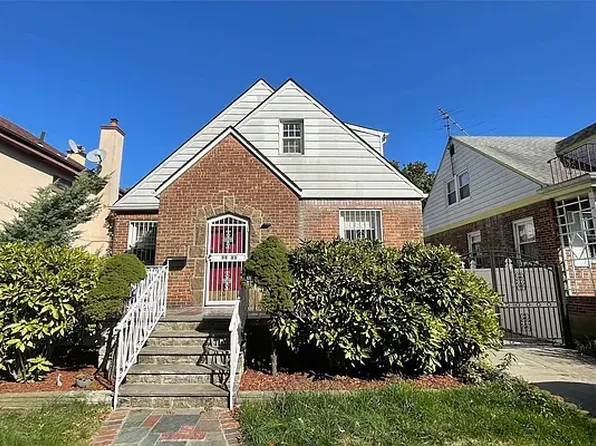 5823 218th St, Oakland Gardens, NY 11364