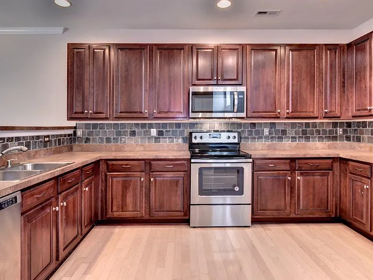 4559 Beacon Hill Dr — Photo 6