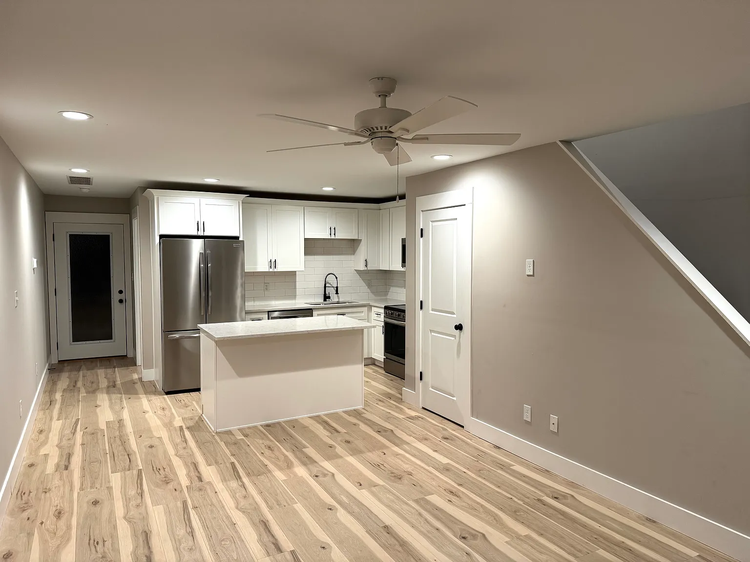 3 bed, 1900 sqft, $1,995 — Photo 3