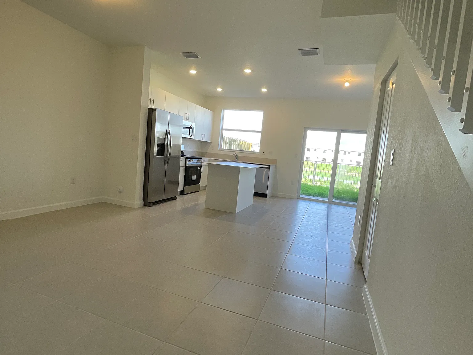 3 bed, 1334 sqft, $2,350 — Photo 4