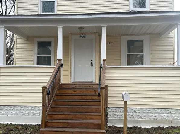 1317 John St, Kalamazoo, MI 49001