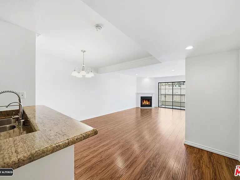 909 N Croft Ave #305 — Photo 7