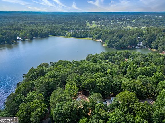 5th image of 813 Lakeshore Dr