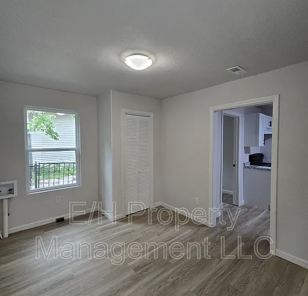 1031 New York St — Photo 18
