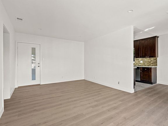 3rd image of 904 N Gardner St #4