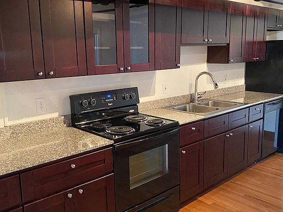3rd image of 111 N Main St #201