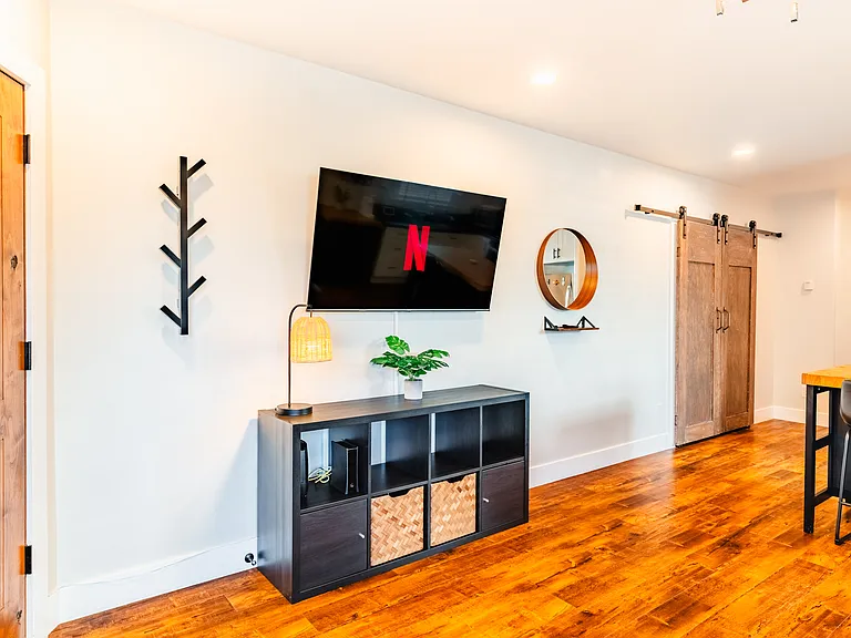 1611 E Broadway — Photo 9